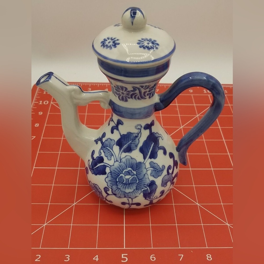 Vintage Bombay Ceramic Porcelain Teapot w/Handle & Lid/Blue and White Finish